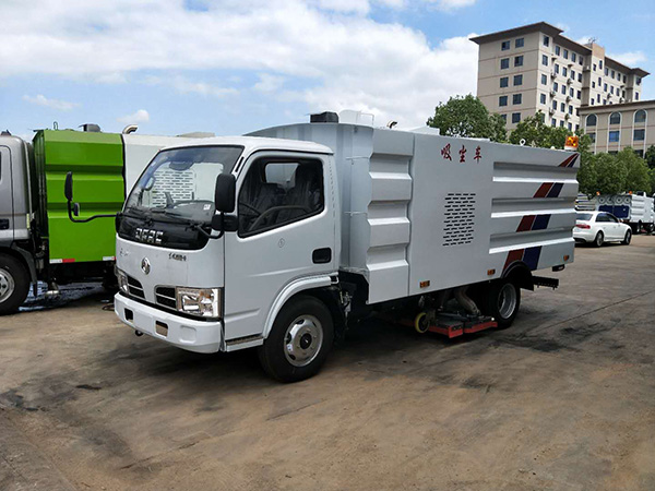 東風福瑞卡吸塵車（干式掃路車）